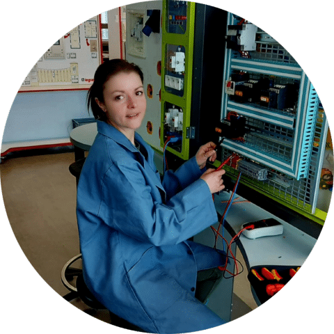 Stagiaire femme en CAP électricien au Greta GPI2D