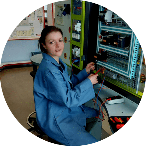 Stagiaire femme en CAP électricien au Greta GPI2D
