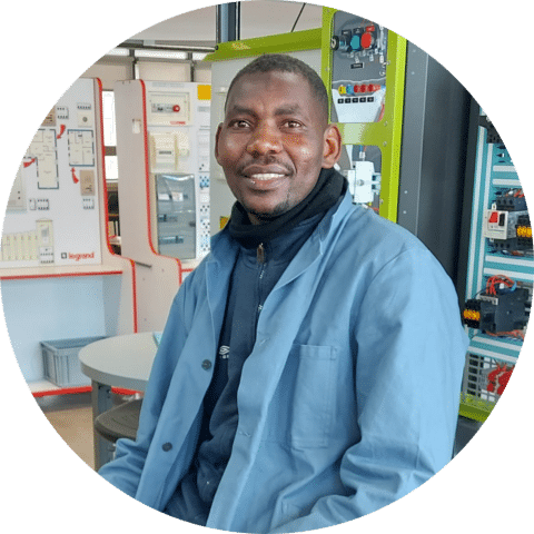 Stagiaire du GPI2D en CAP électricien