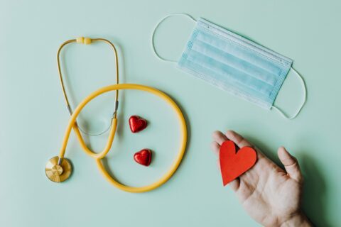 Formations sanitaires et sociales : métiers d'aide et de soin.