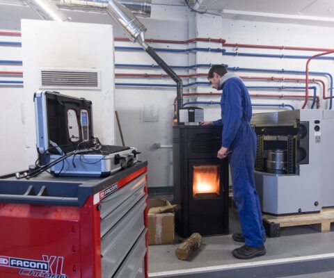 Stagiaires en formation Bac Pro MEE : maintenance et efficacité énergétique.